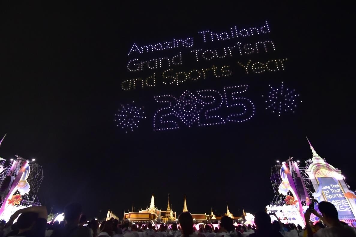 由1200架無人機組成的燈光秀點亮夜空。泰國國家旅游局供圖