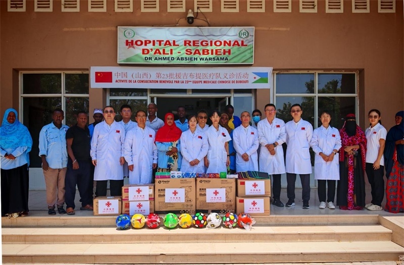 中國(guó)（山西）第23批援吉布提醫(yī)療隊(duì)在當(dāng)?shù)亻_(kāi)展義診，并捐贈(zèng)一批急需藥品。中國(guó)（山西）第23批援吉布提醫(yī)療隊(duì)供圖