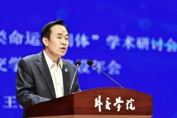 外交學(xué)院黨委書記王世廷大使致辭。主辦方供圖