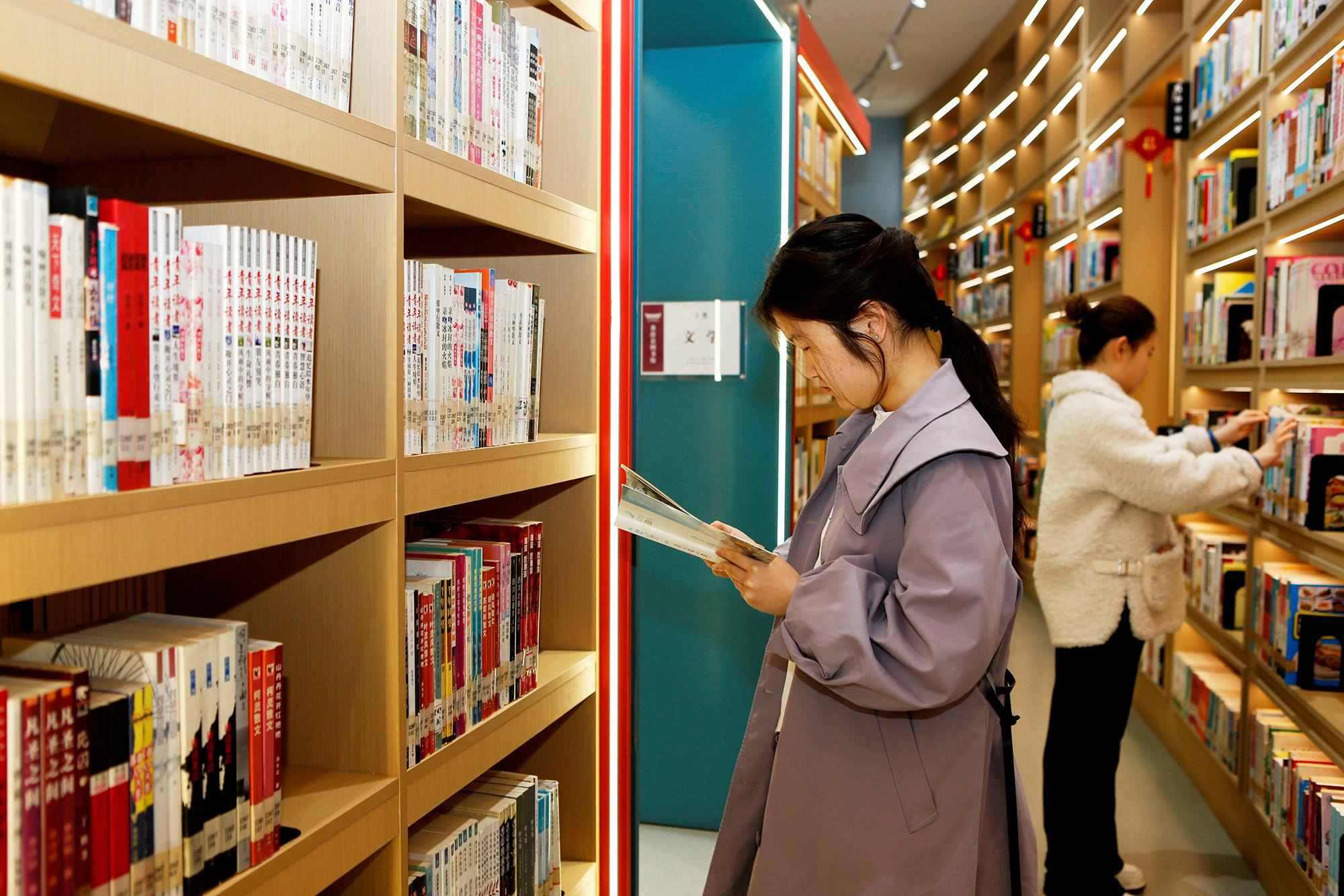 △2025年3月29日，讀者在山西臨汾市襄汾縣圖書館閱讀。