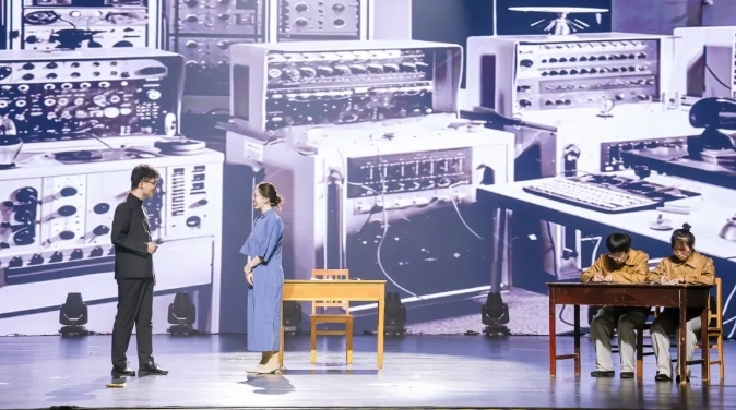 第二屆弘揚(yáng)“兩彈一星”精神話劇大賽決賽現(xiàn)場。學(xué)校供圖