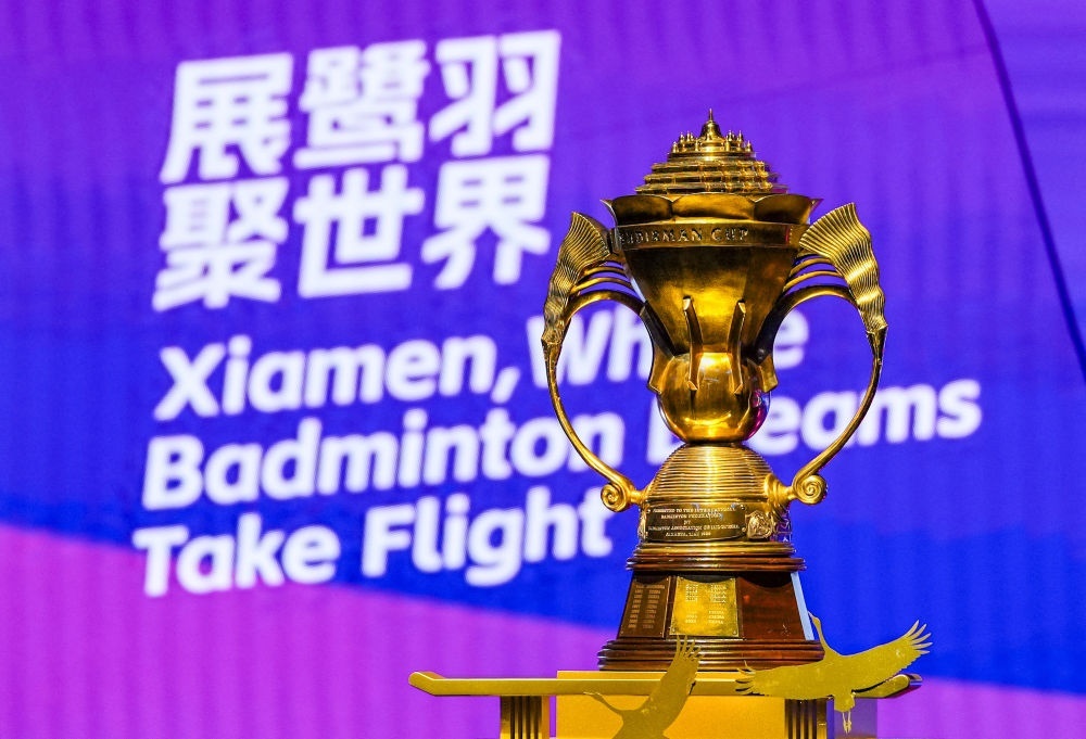 這是5月4日在決賽前拍攝的蘇迪曼獎(jiǎng)杯。新華社記者 孫非 攝