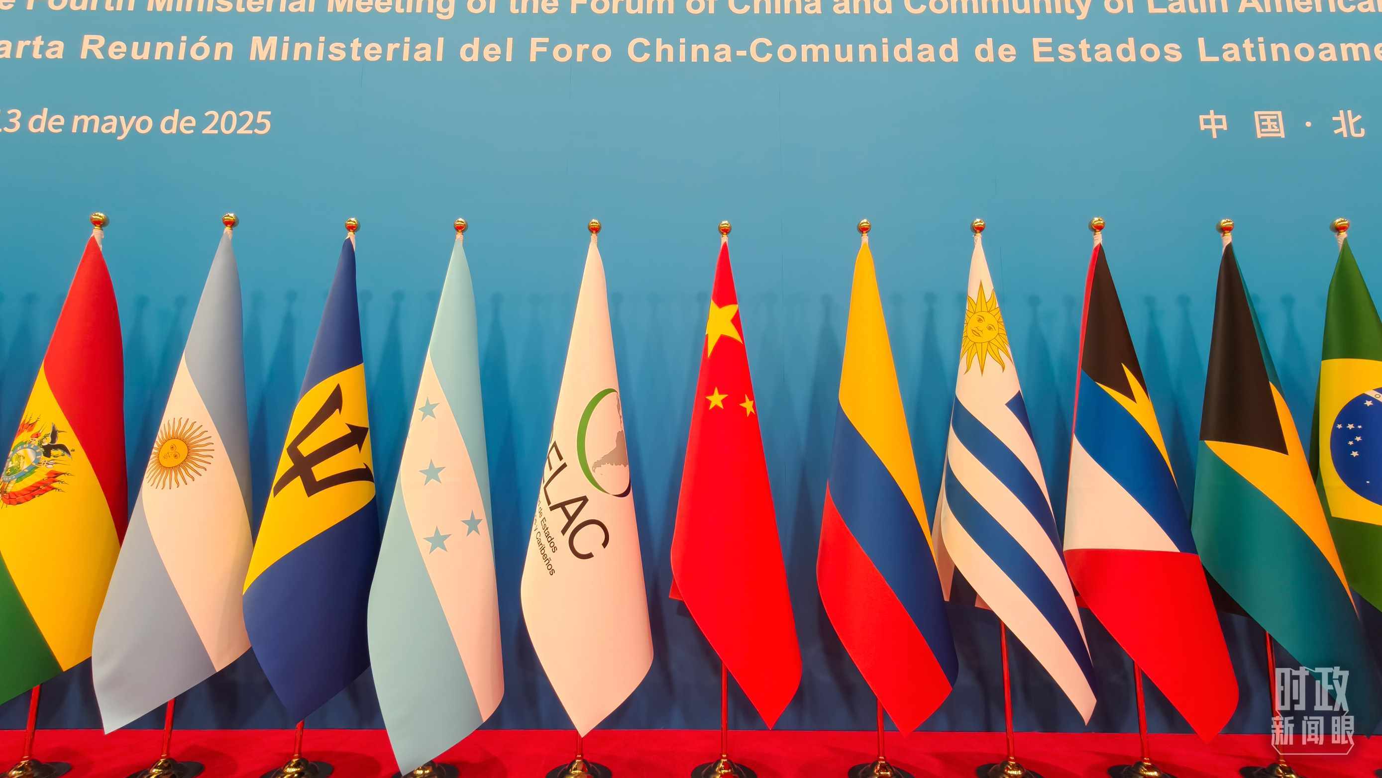 開(kāi)幕式現(xiàn)場(chǎng)的旗陣。（總臺(tái)央視記者陸泓宇拍攝）