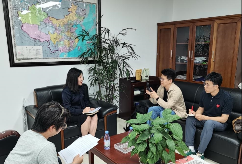 記者采訪企業(yè)跨境物流建設(shè)情況。人民網(wǎng) 孫啟凡攝