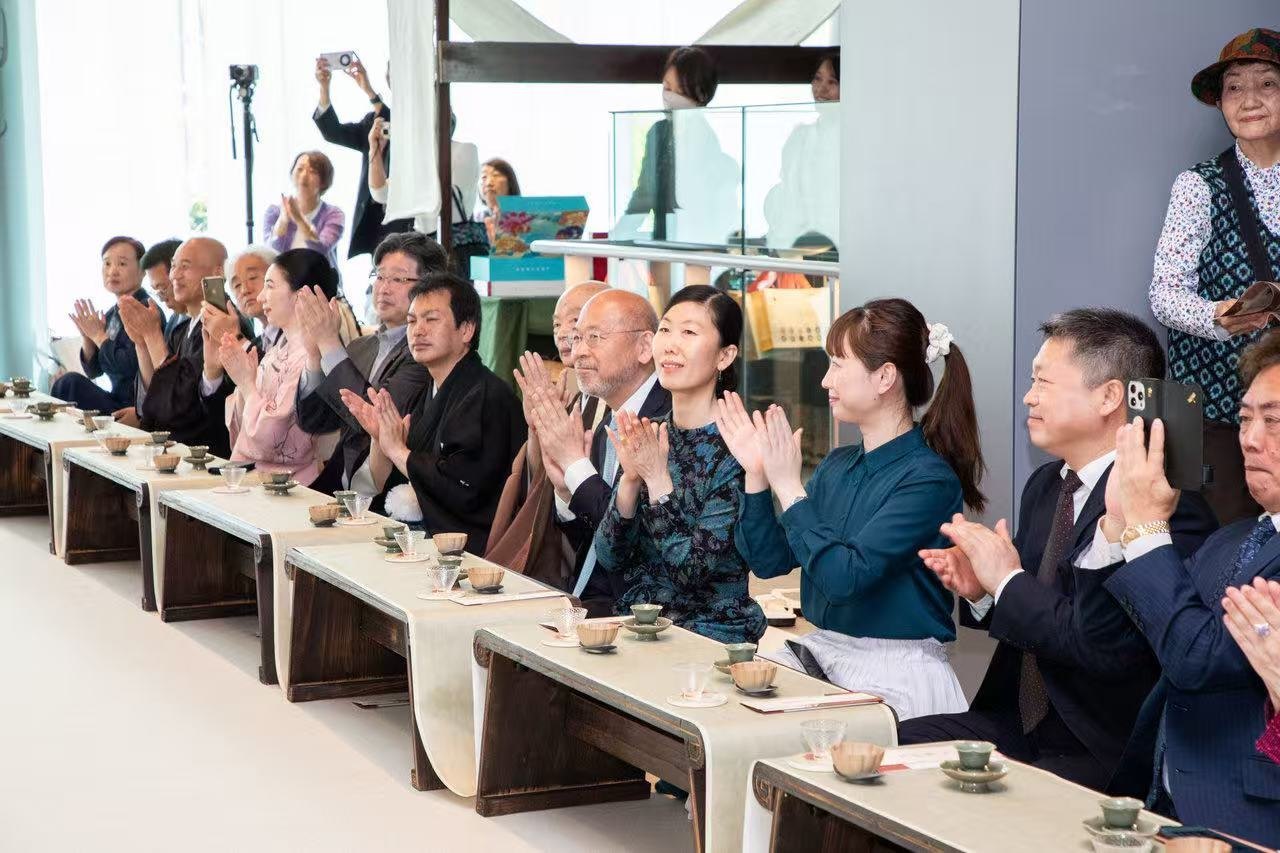 中日兩國文旅界、各茶道流派嘉賓出席開幕式。中國駐大阪旅游辦事處供圖