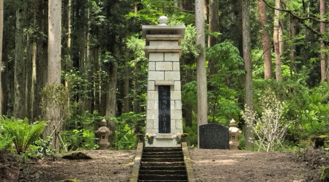 福島縣豬苗代町中國殉難勞工慰靈碑修繕完工暨植樹祭掃儀式舉行。中國駐新潟總領(lǐng)館供圖