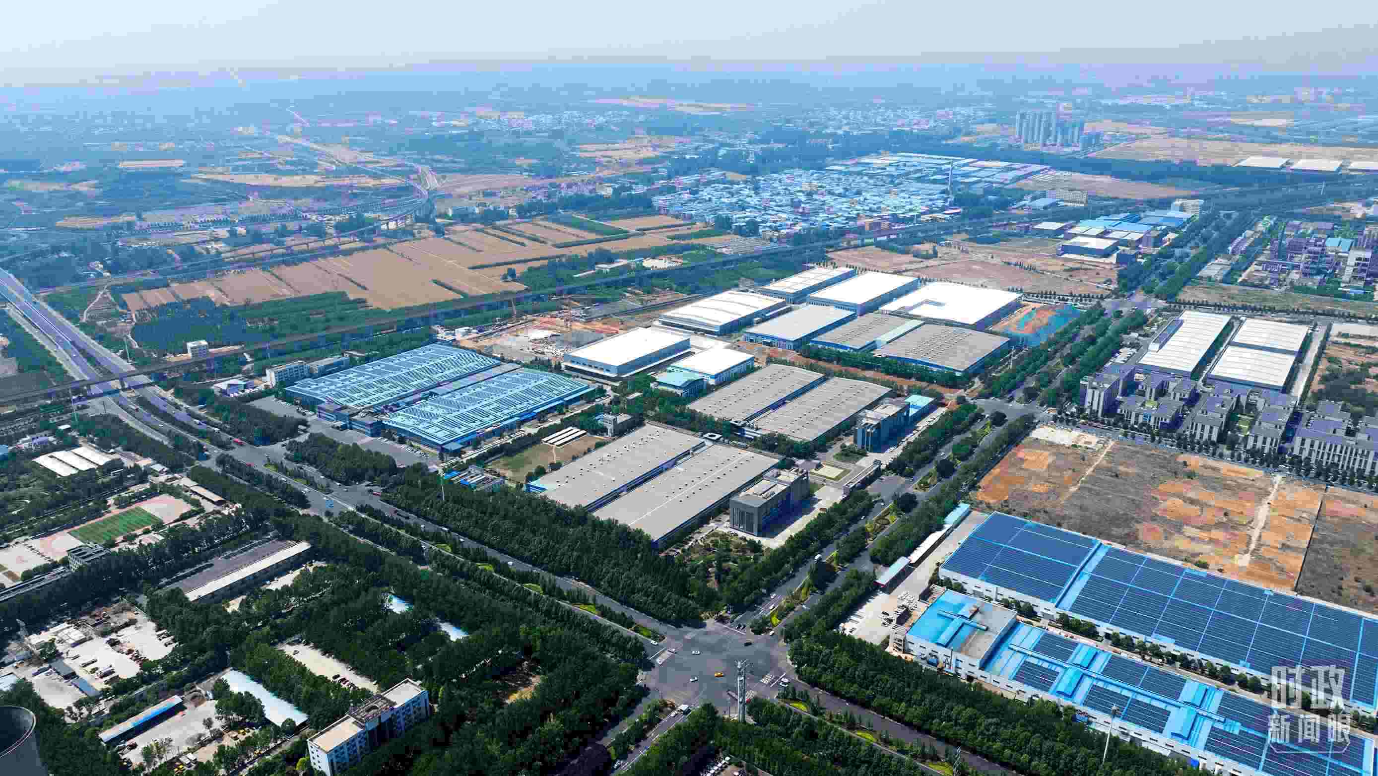 △俯瞰洛陽軸承集團(tuán)股份有限公司。（總臺央視記者范凱拍攝）