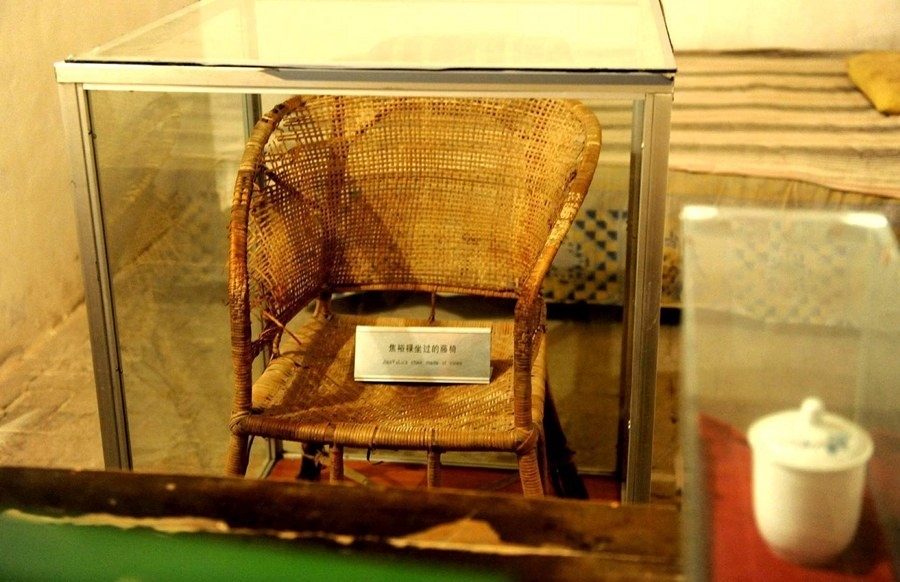 這是在河南省蘭考縣焦裕祿同志紀(jì)念館內(nèi)拍攝的焦裕祿曾用過(guò)的藤椅（2014年5月5日攝）。新華社記者 朱祥 攝