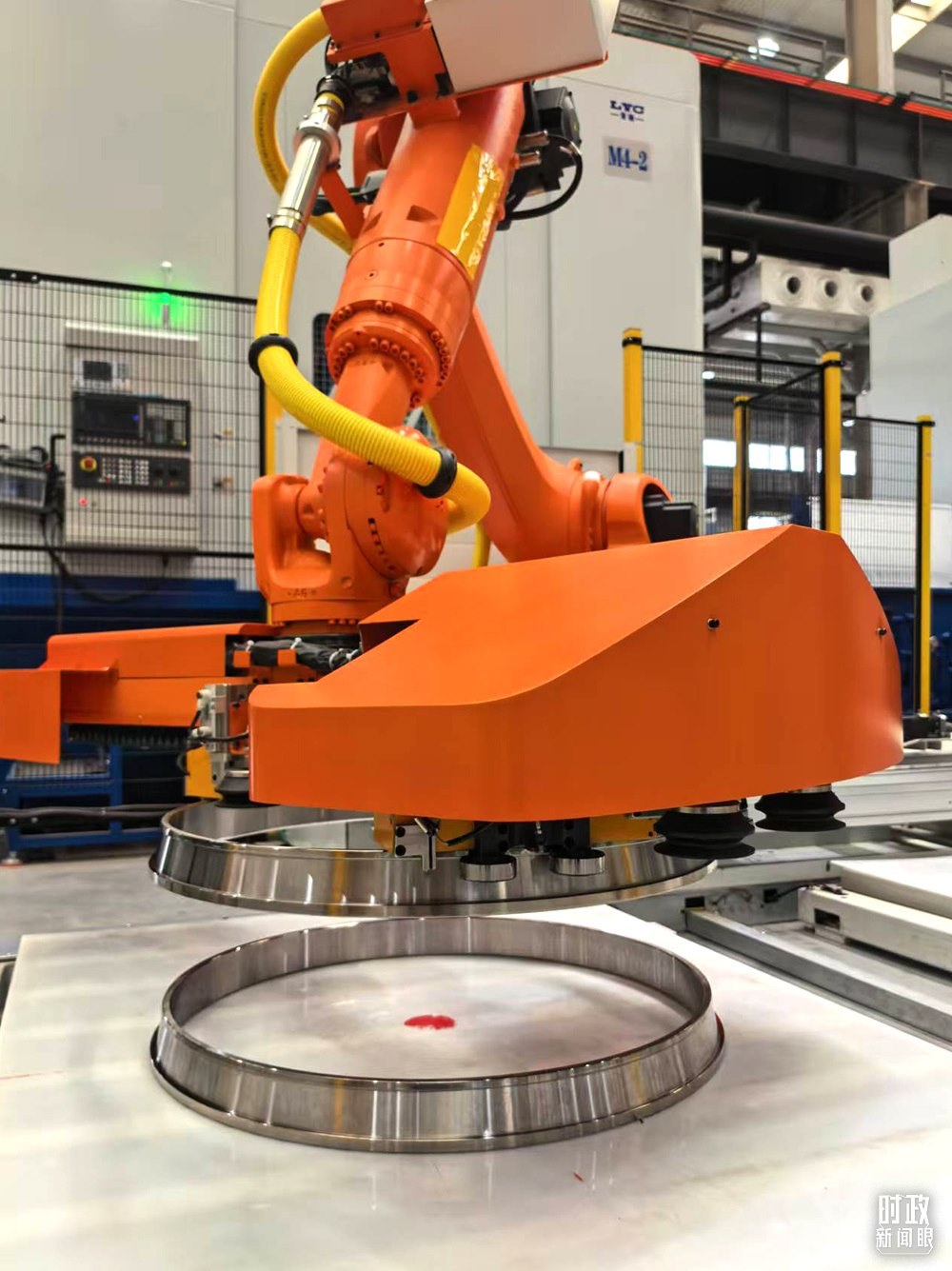 △洛軸產(chǎn)品。（總臺央視記者黎兵拍攝）