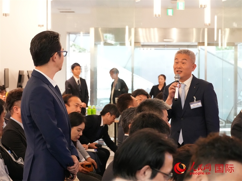 參會(huì)企業(yè)與海南代表團(tuán)積極交流。