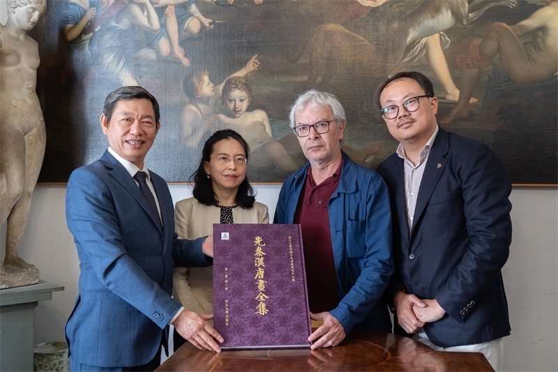 圖片說明：捐贈儀式現(xiàn)場。 張錫琪攝