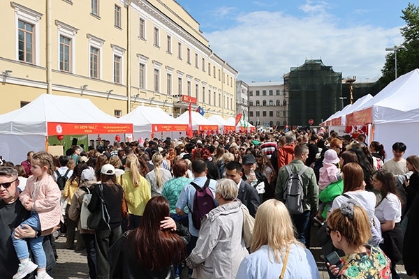 “茶和天下”·雅集活動(dòng)現(xiàn)場(chǎng)。中國(guó)駐白俄羅斯大使館供圖