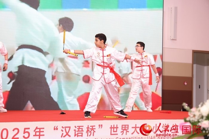 雙節(jié)棍表演。人民網(wǎng)記者任皓宇攝