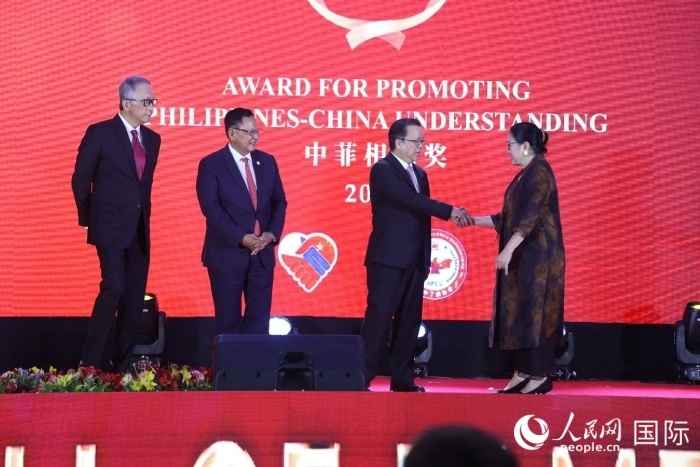 菲律賓前參議員許爾琦榮獲“終身成就獎”。人民網(wǎng)記者樊帆 攝