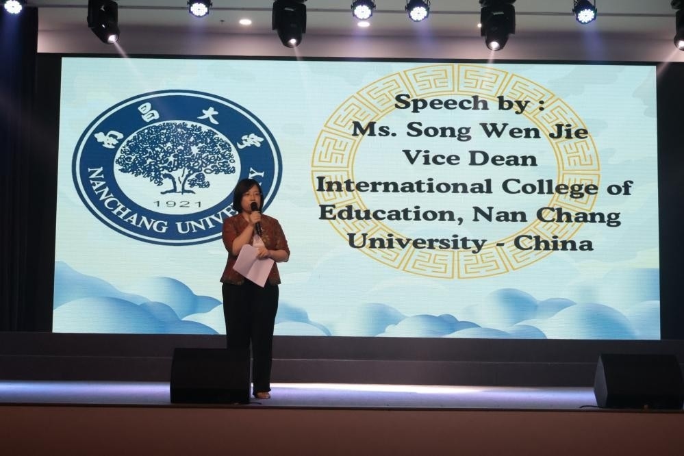 宋文杰致辭。哈山努丁大學(xué)孔子學(xué)院供圖